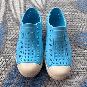 Native Jefferson Unisex Light Blue Slip-On Shoes Size 1